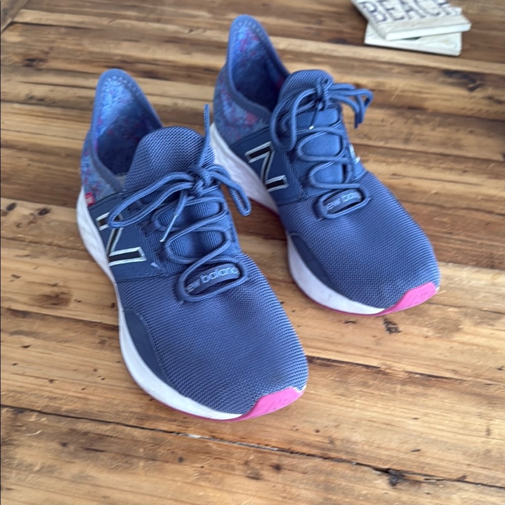 New Balance Women's Blue Athletic Sneakers with Pink Accents
